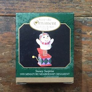 Hallmark Snowy Surprise Membership Ornament 1999